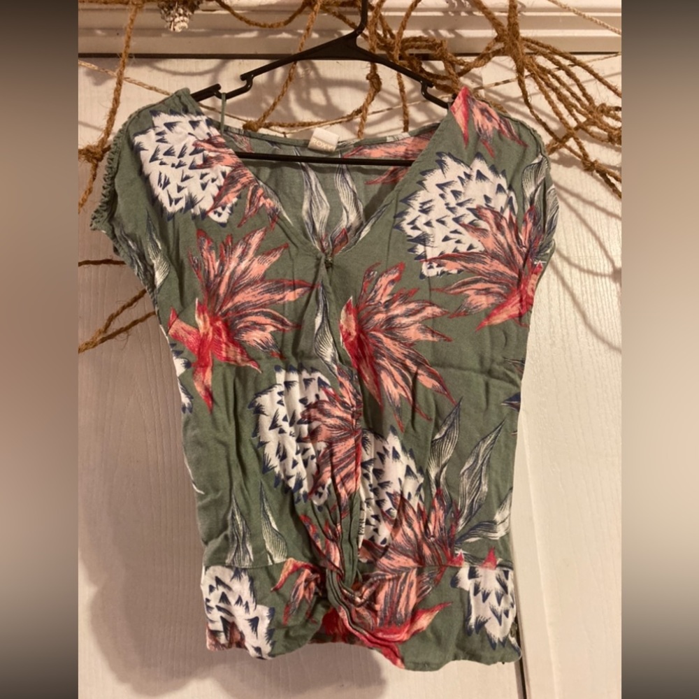 Roxy blouse, birds of paradise tropical print, twist front